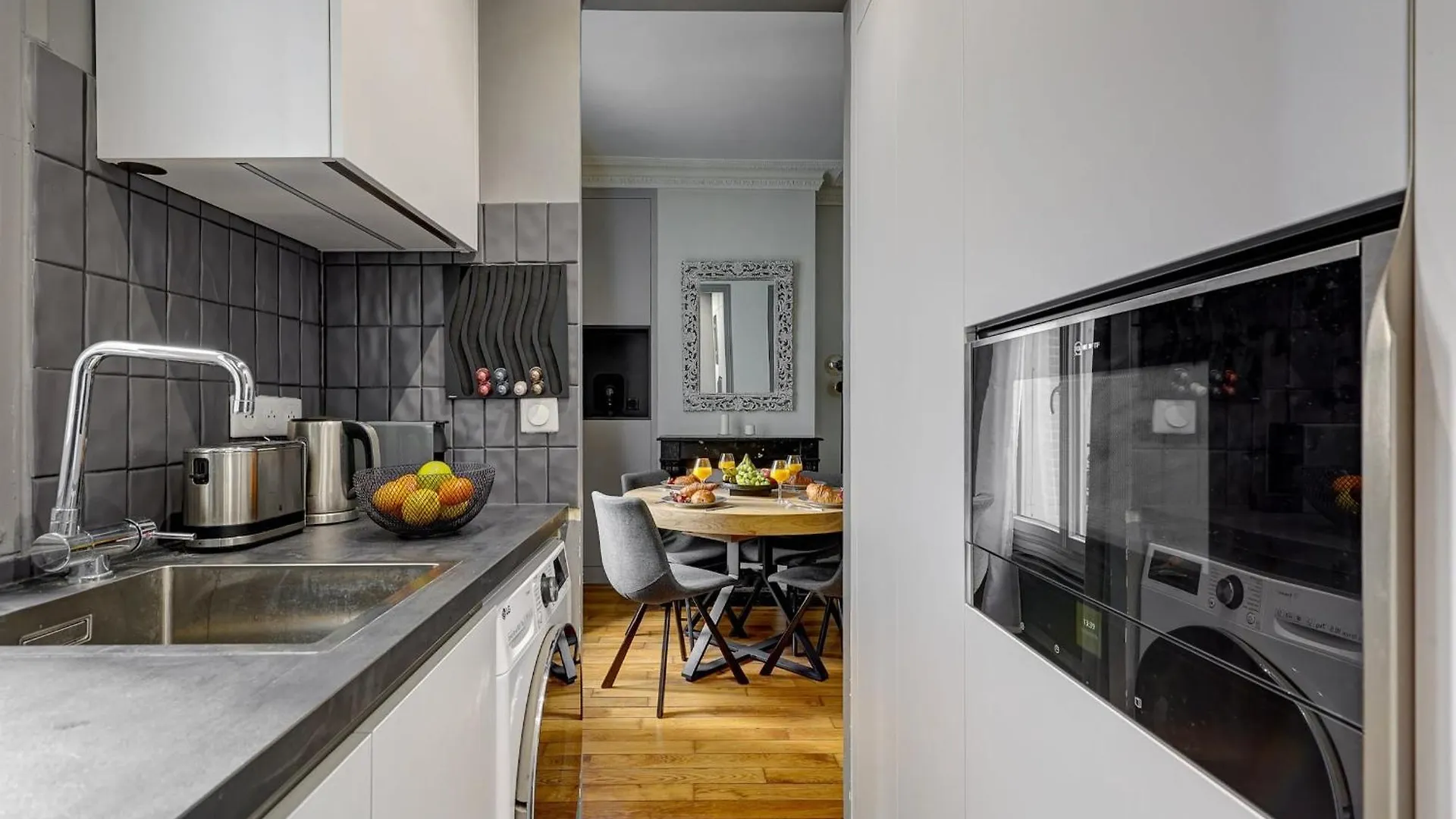 Latin Quarter & Pantheon With Balcony - Cityapartmentstay 파리 0*,  프랑스